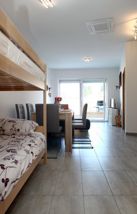 Charming San Simon Beach Apartment Jn Izola Esterno foto